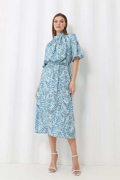 Платье миди с юбкой-трапецией и коротким рукавом