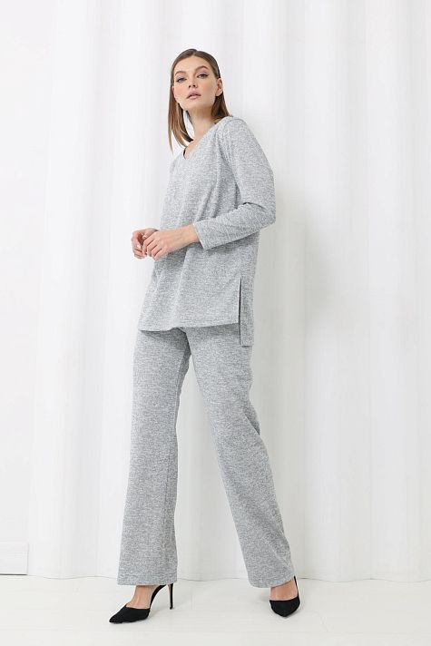 Костюм брючный свободного кроя из трикотажа