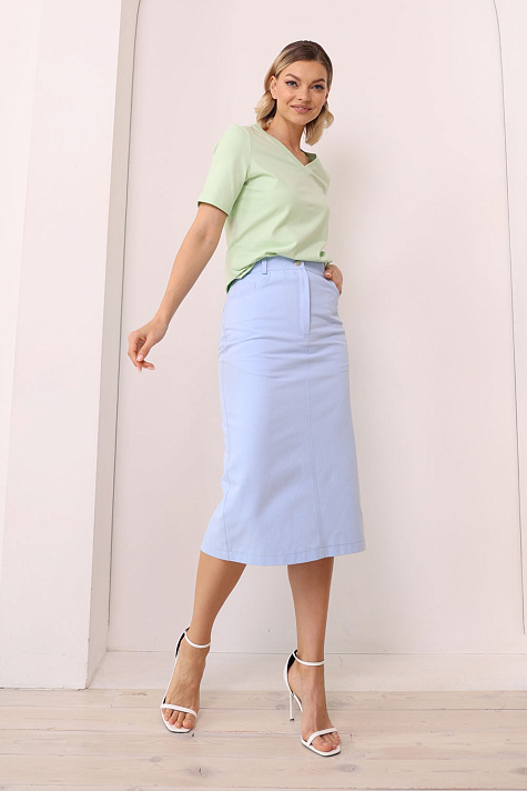 Футболка с V-образным вырезом