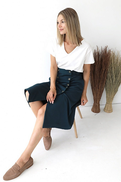 Юбка из костюмной ткани с пуговицами по переду