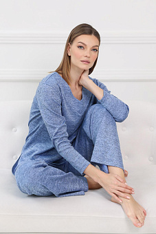 Костюм брючный свободного кроя из трикотажа