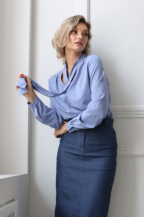 Блузка с галстуком